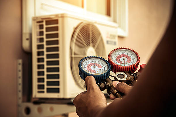 Professional Hvac Installation technician working in Aurora, IL